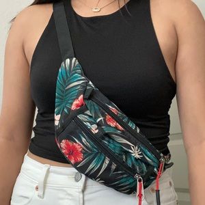 Steve Madden Hawaiian Floral Print Fanny pack / Belt bag